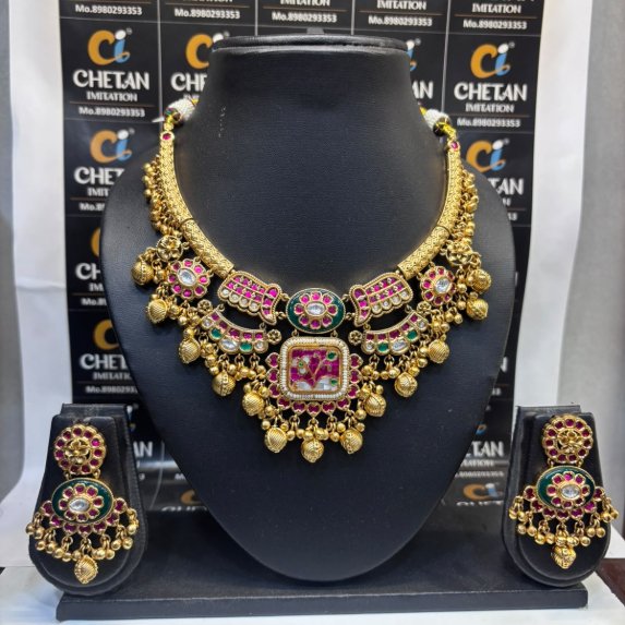 SWAROVSKI SHORT NECKLACE