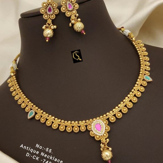 ANTIQUE SHORT NECKLACE